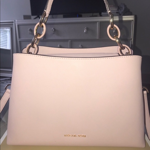 Michael Kors Baby Pink Purse - Picture 2 of 5